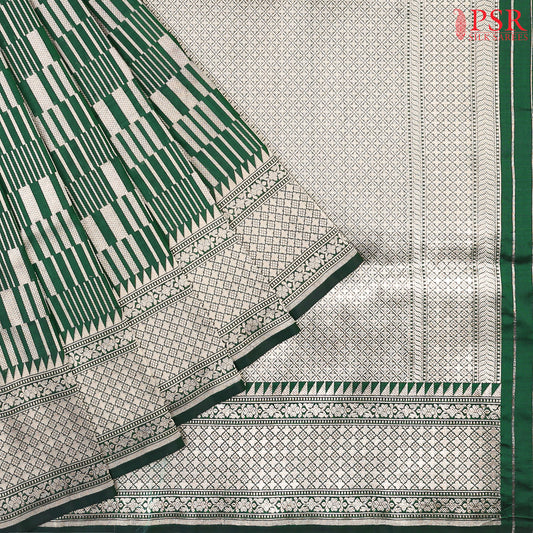 PSR Silk Sarees presents an elegant Dark Green Banaras Silk Saree, a masterpiece of heritage and craftsmanship.