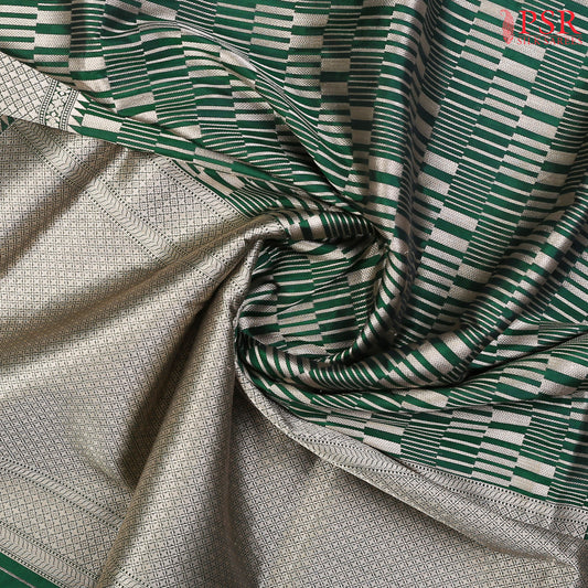 PSR Silk Sarees presents an elegant Dark Green Banaras Silk Saree, a masterpiece of heritage and craftsmanship.