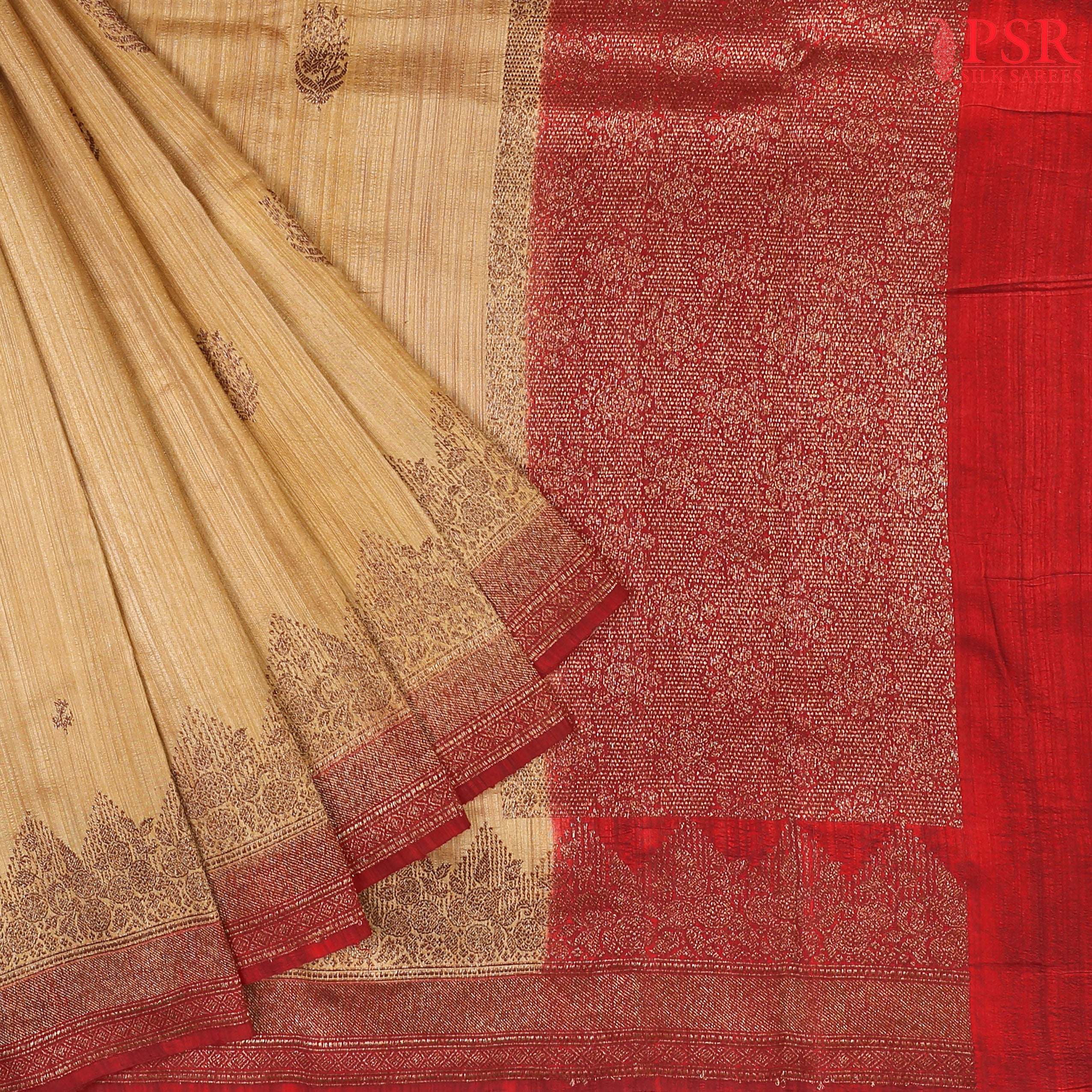 Step into the spotlight with the stunning Tuscan Beige Banaras Jute Silk Saree,