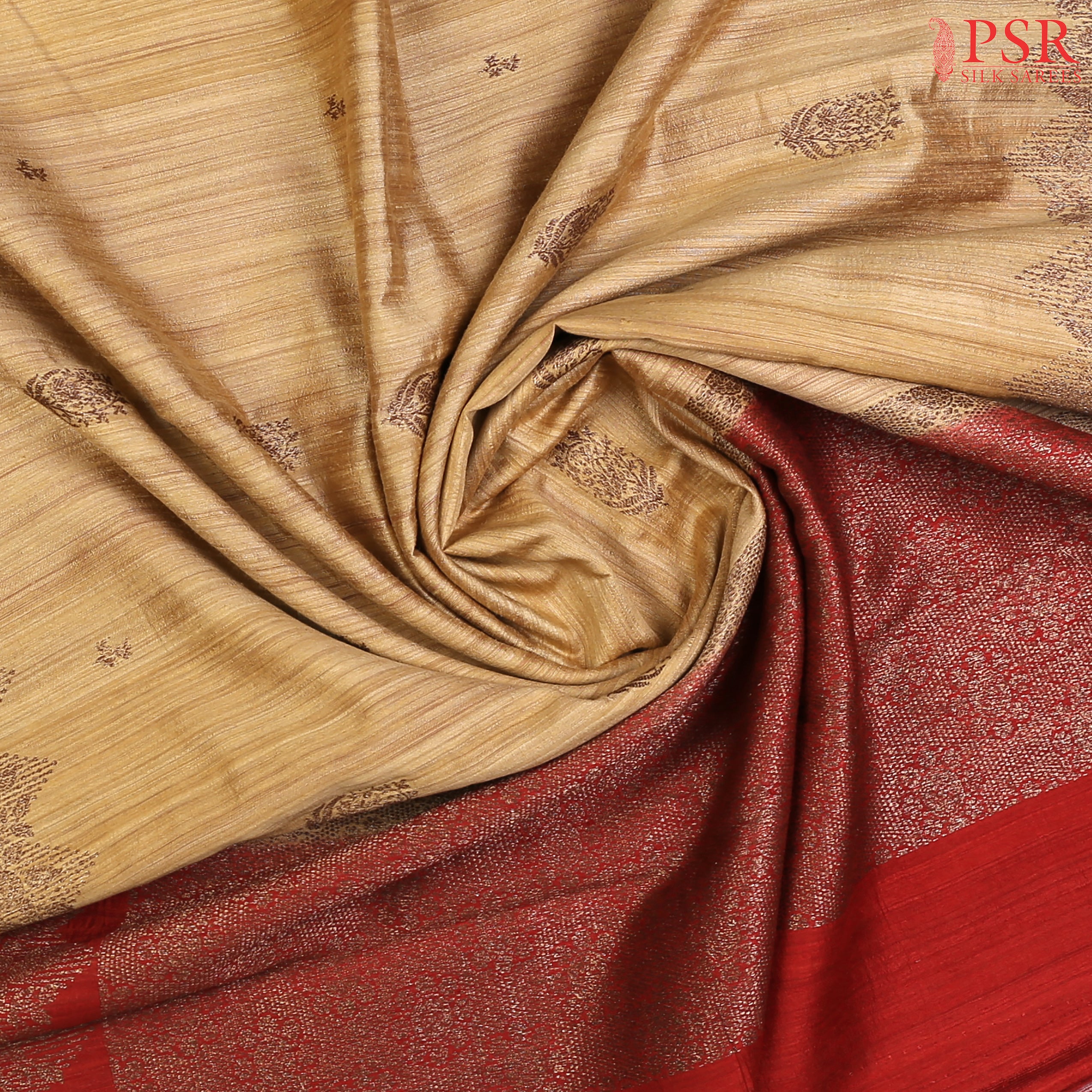 Step into the spotlight with the stunning Tuscan Beige Banaras Jute Silk Saree,