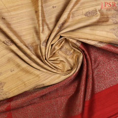 Step into the spotlight with the stunning Tuscan Beige Banaras Jute Silk Saree,