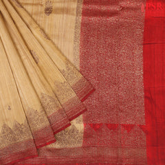 Step into the spotlight with the stunning Tuscan Beige Banaras Jute Silk Saree,