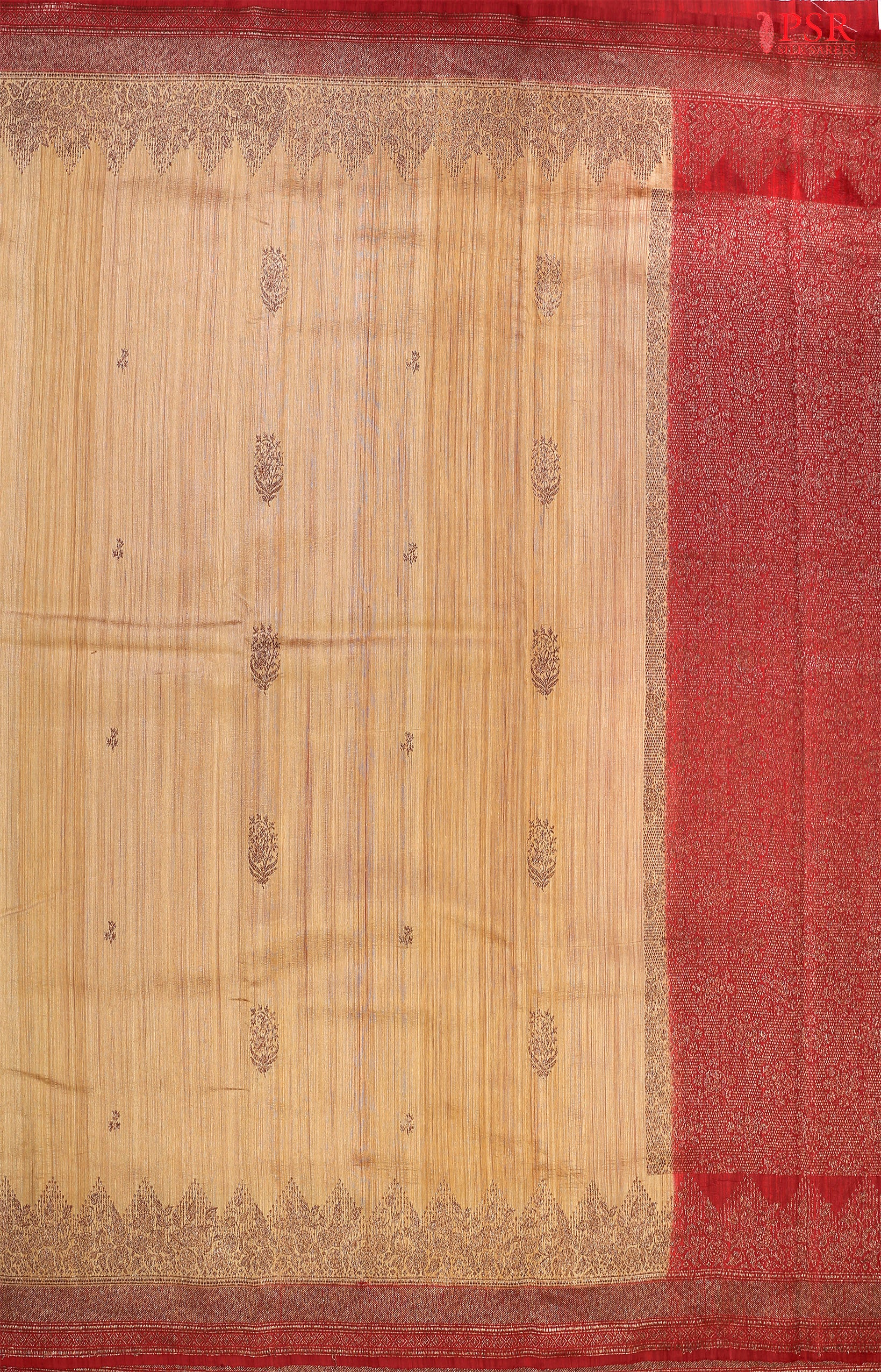 Step into the spotlight with the stunning Tuscan Beige Banaras Jute Silk Saree,