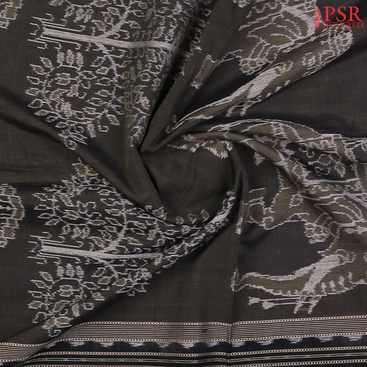Detailed craftsmanship of tree and Ambari motifs with fine thread work