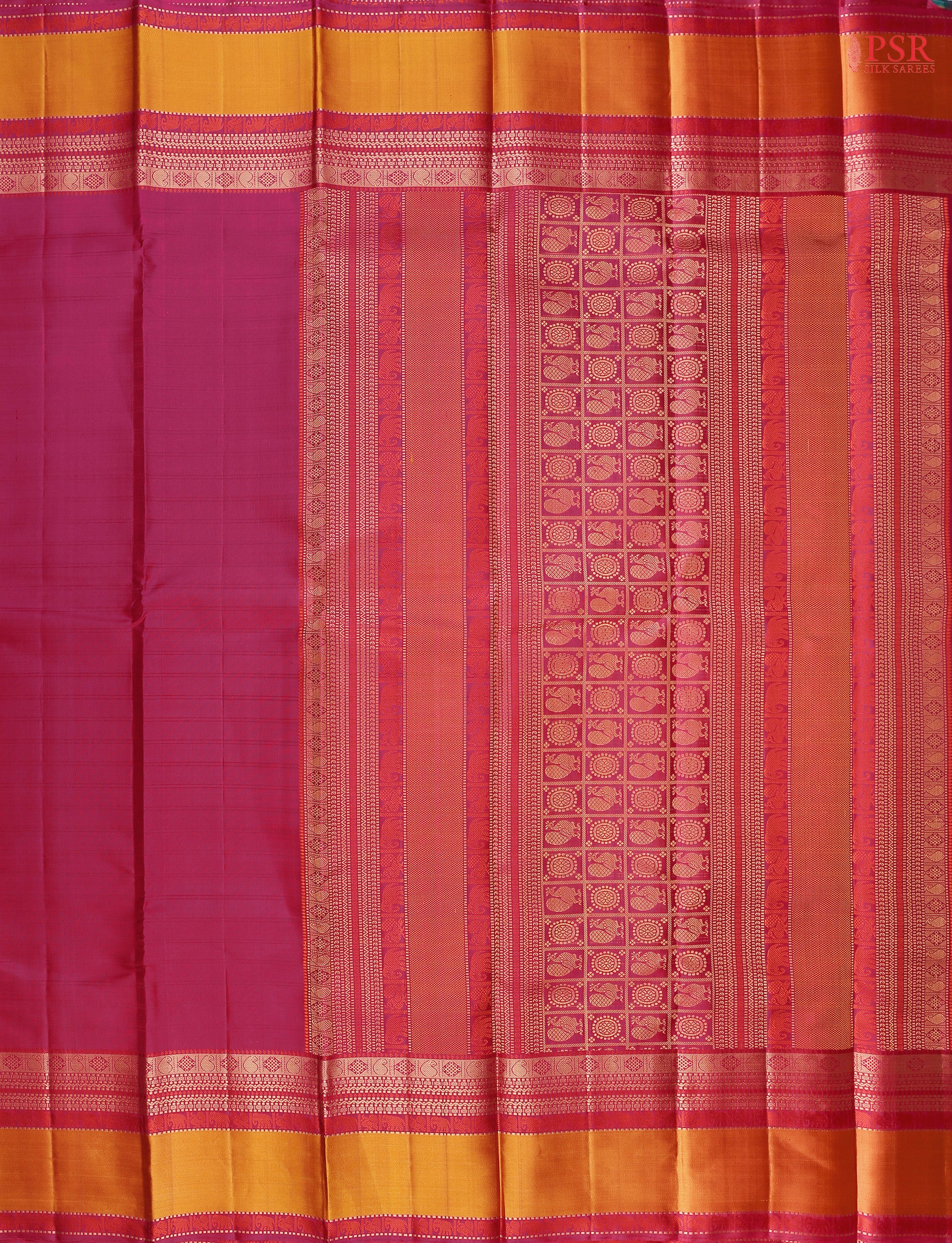 Drape yourself in sophistication with our Dark Hibiscus Pink&nbsp;Soft Silk Saree, a perfect blend of tradition and contemporary style.