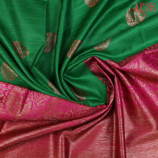 PSR Silks presents a majestic Emerald Green Banarasi Silk Saree, elegantly complemented by a vibrant Magenta hue.