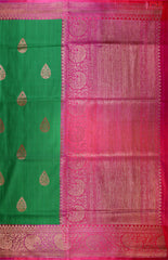 PSR Silks presents a majestic Emerald Green Banarasi Silk Saree, elegantly complemented by a vibrant Magenta hue.