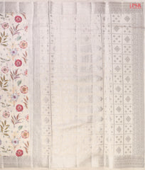 Traditional silver zari pallu with delicate craftsmanship