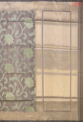 PSR Silks presents an enthralling Greige Grey Banarasi Jute Silk saree, a masterpiece of subtle sophistication. 