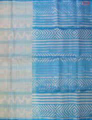 Indulge in the timeless beauty of our Haze Blue Kora Soft Silk Saree, gracefully paired with a Chintamani Blue contrast. 