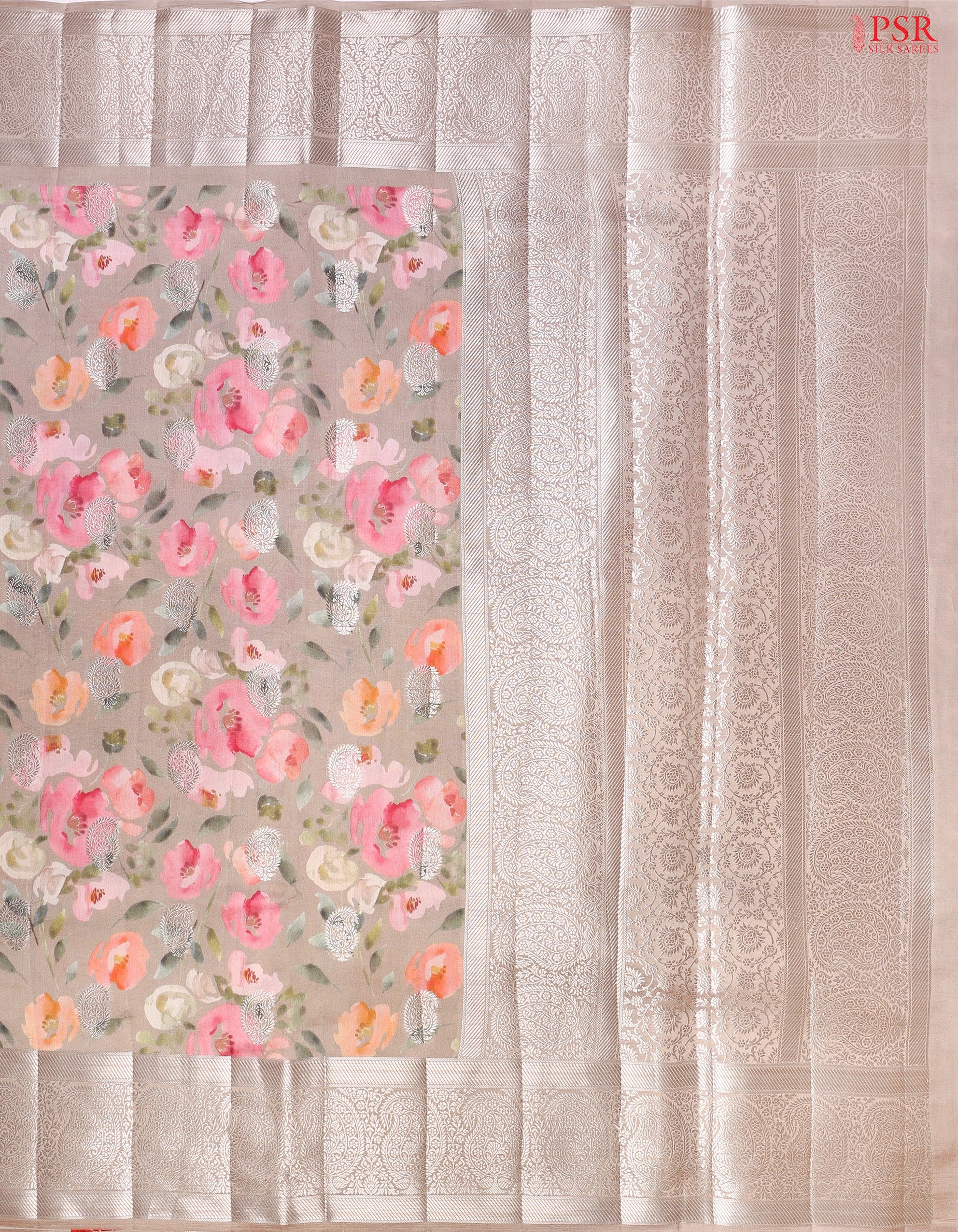 Traditional silver zari pallu with exquisite craftsmanship