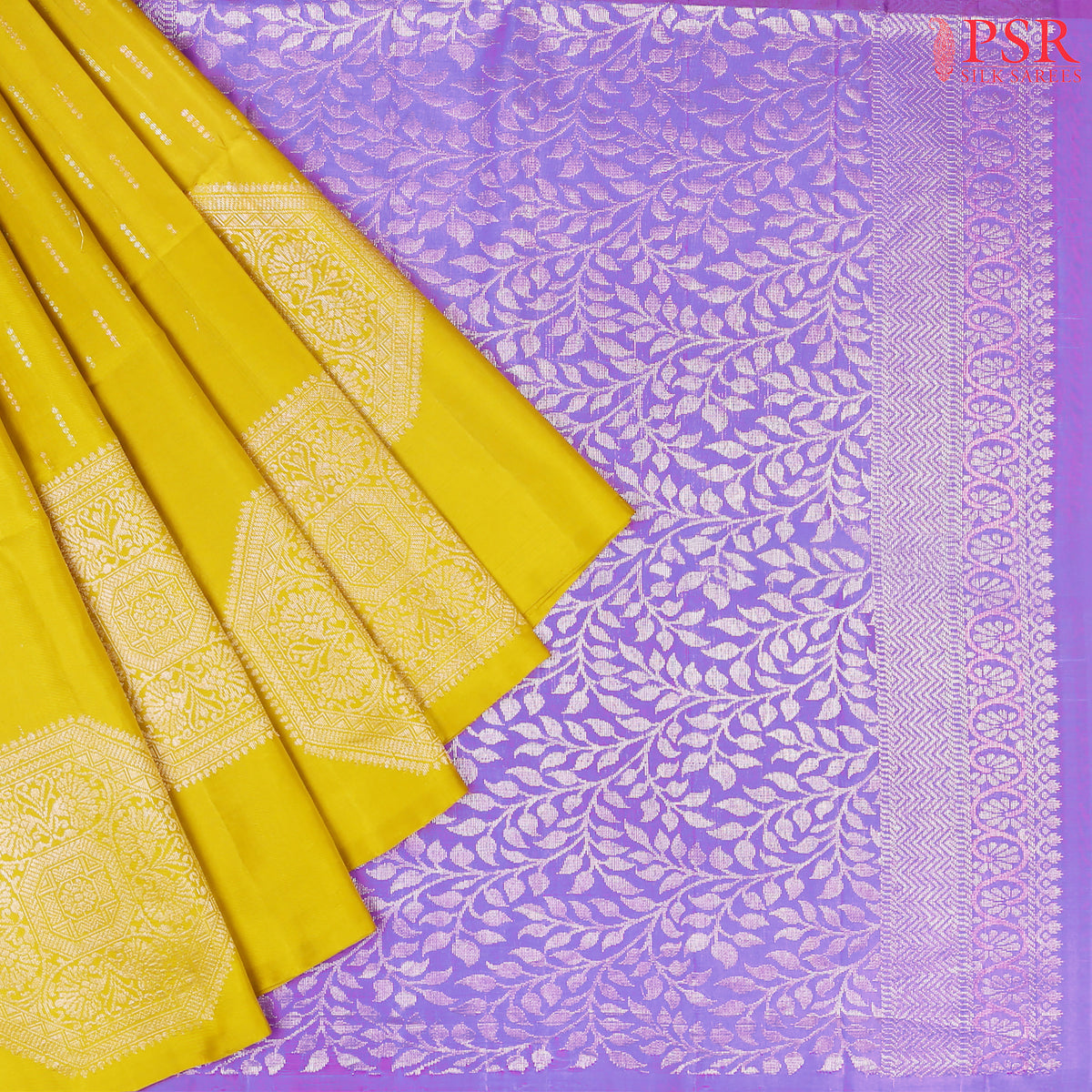 iscover the enchanting allure of our Olive Yellow Soft Silk Saree, perfectly paired with a chic Iris Lavender combination. Designed for the modern connoisseur of tradition, this borderless beauty redefines elegance.