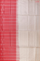 Unveil the beauty of our Pepper Red Soft Silk Saree, perfectly paired with a contrasting Gainsboro Grey combination. This stylish borderless saree features exquisite tissue barcode stripes beautifully adorned with blue and copper zari work, adding texture and sophistication.