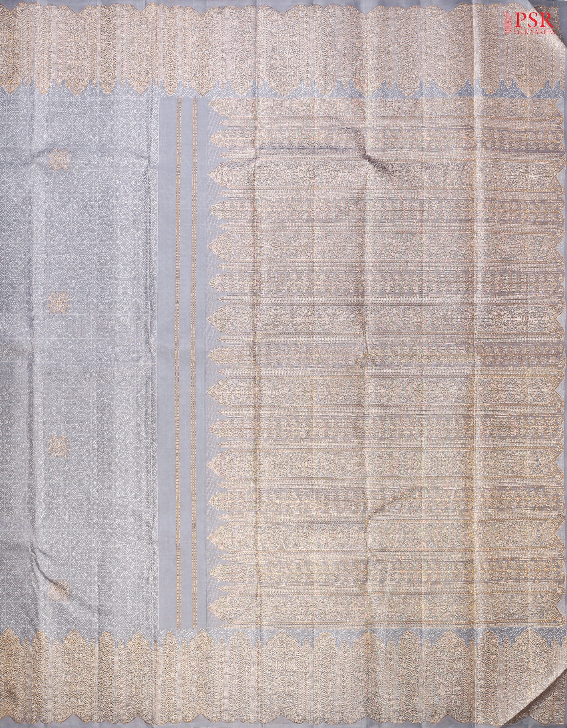Grand silver zari-rich pallu with artistic detailing